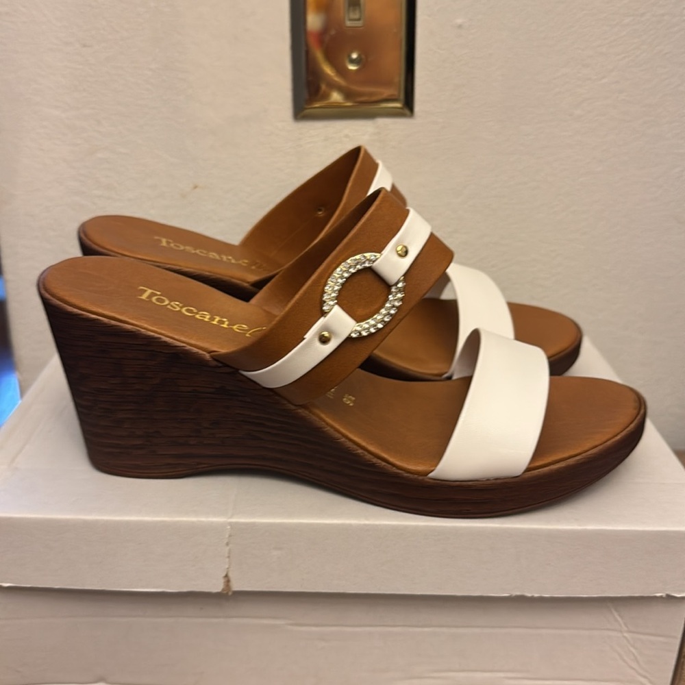 NIB Toscanella wedge sandals size 9.5. - Picture 2 of 5